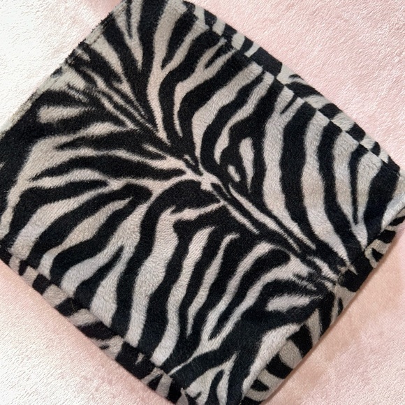 VINTAGE NINE WEST FURRY ZEBRA PRINT CROSSBODY BAG - Picture 2 of 11